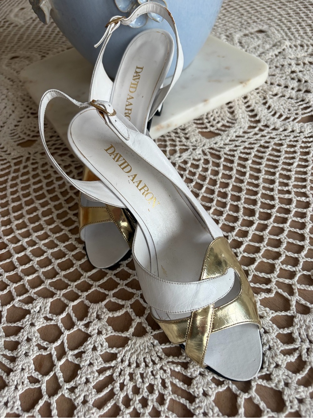 ✨Vintage David Aaron White and Gold Peep-Toe Slingback Heels